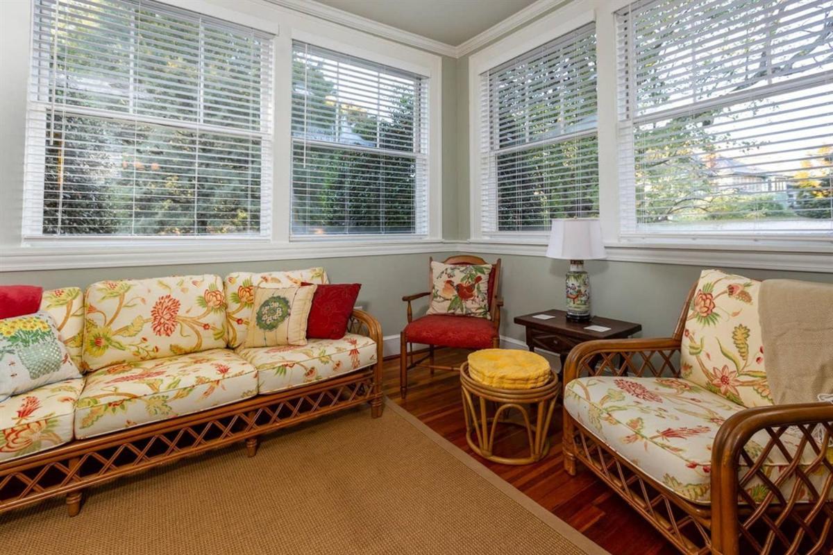 Renowned Historic Home Downtownacross From Park Winston-Salem Exterior photo