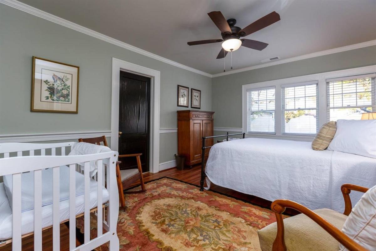 Renowned Historic Home Downtownacross From Park Winston-Salem Exterior photo