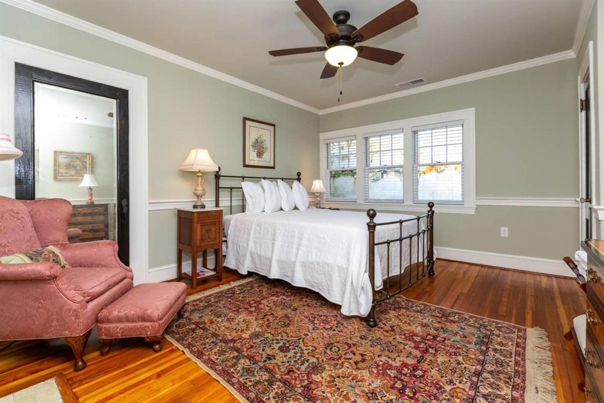 Renowned Historic Home Downtownacross From Park Winston-Salem Exterior photo